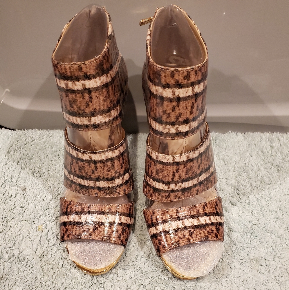 BNWT  Spectacular Open Toe Gorgeous Colors & Desig